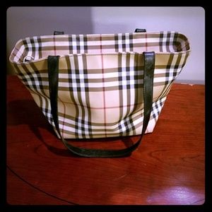 Burberry purse